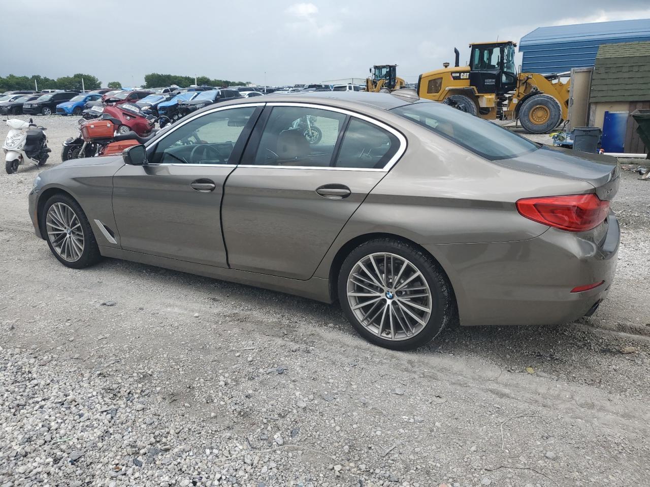 2019 BMW 530 Xi - Image 2