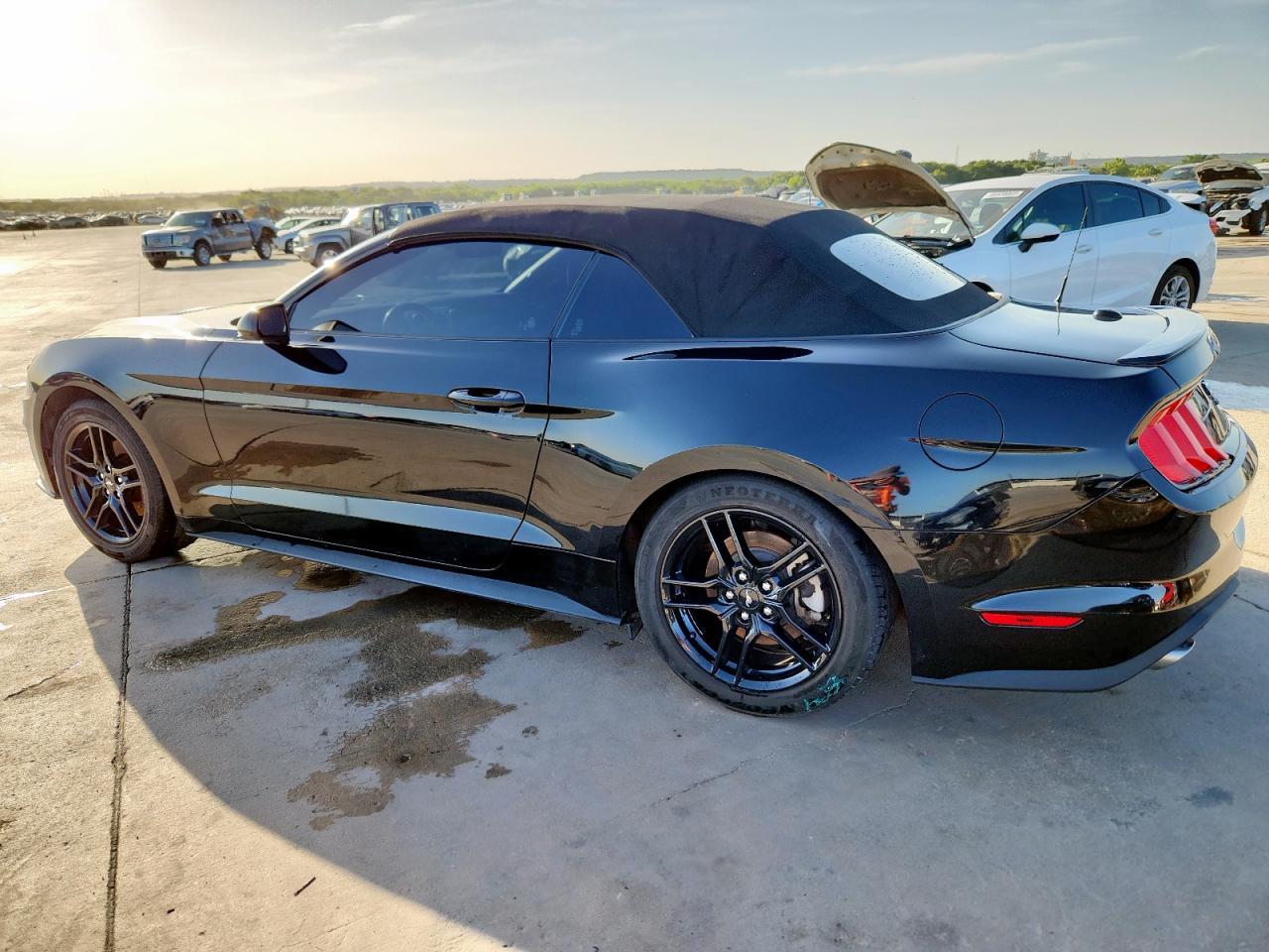 2022 Ford Mustang - Фото 2