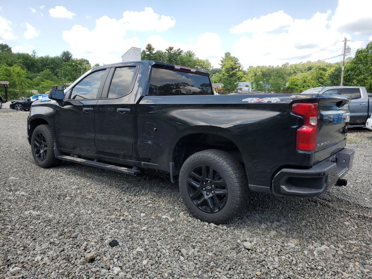 2022 Chevrolet Silverado K1500 Custom - Фото 2