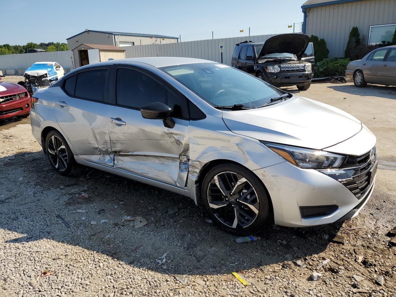 2023 Nissan Versa Sr - Image 4