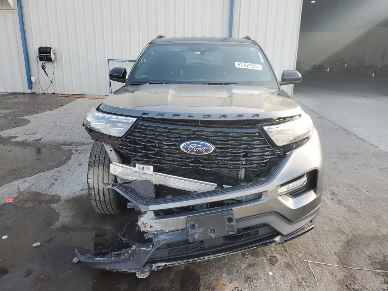 2023 Ford Explorer St-Line - Image 5
