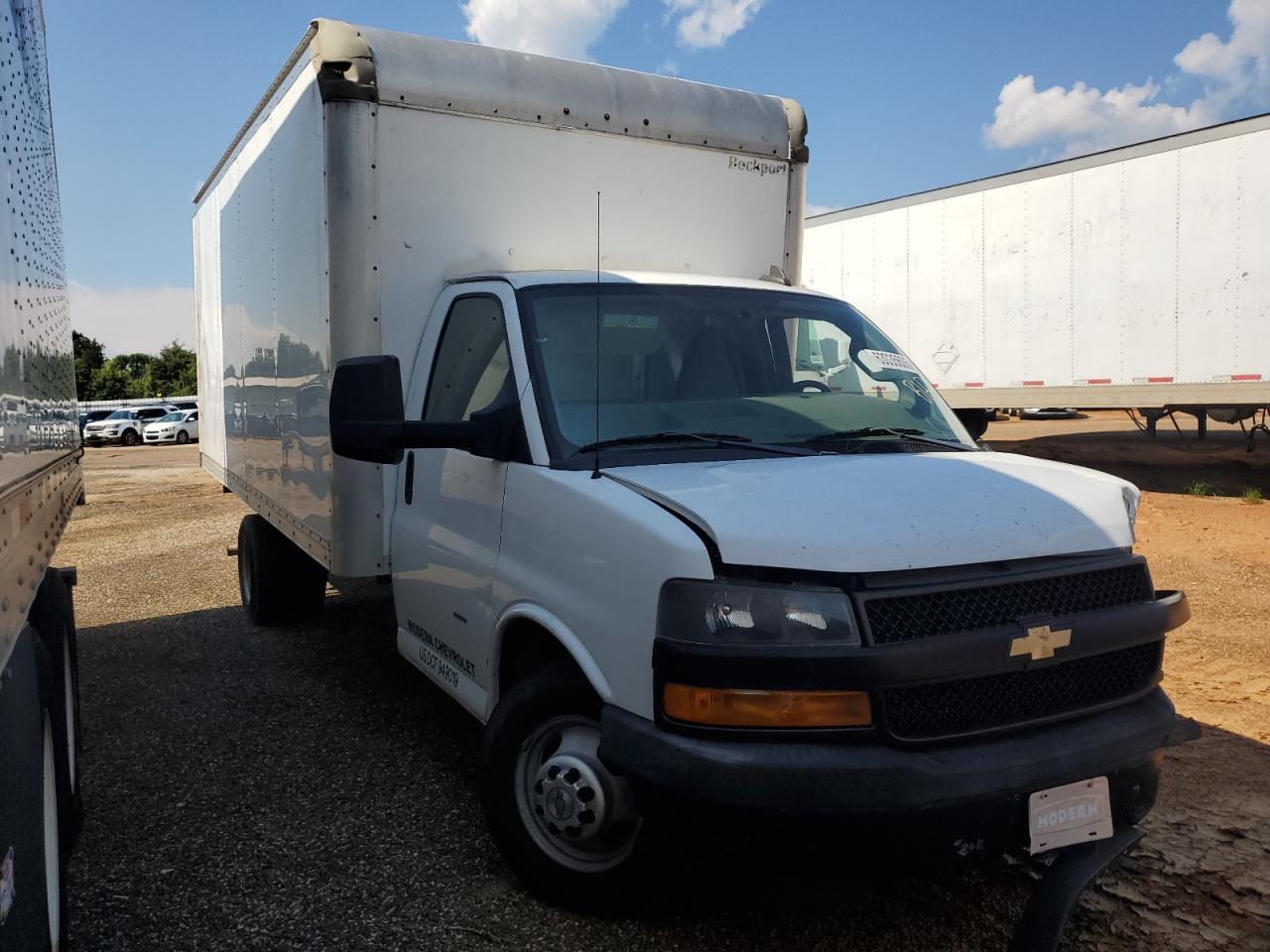 2019 Chevrolet Express G3500 - Image 4