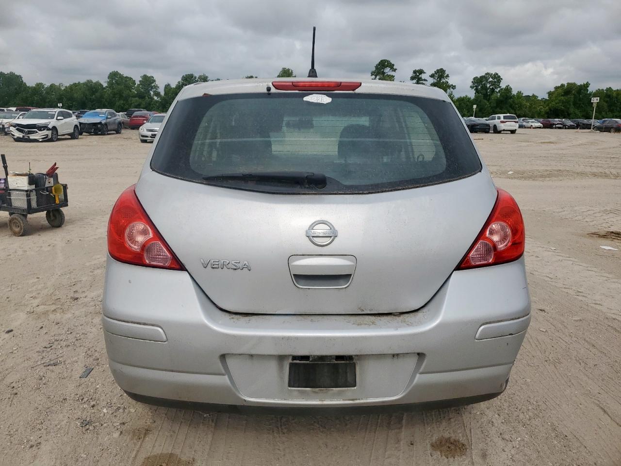 2010 Nissan Versa - Фото 6