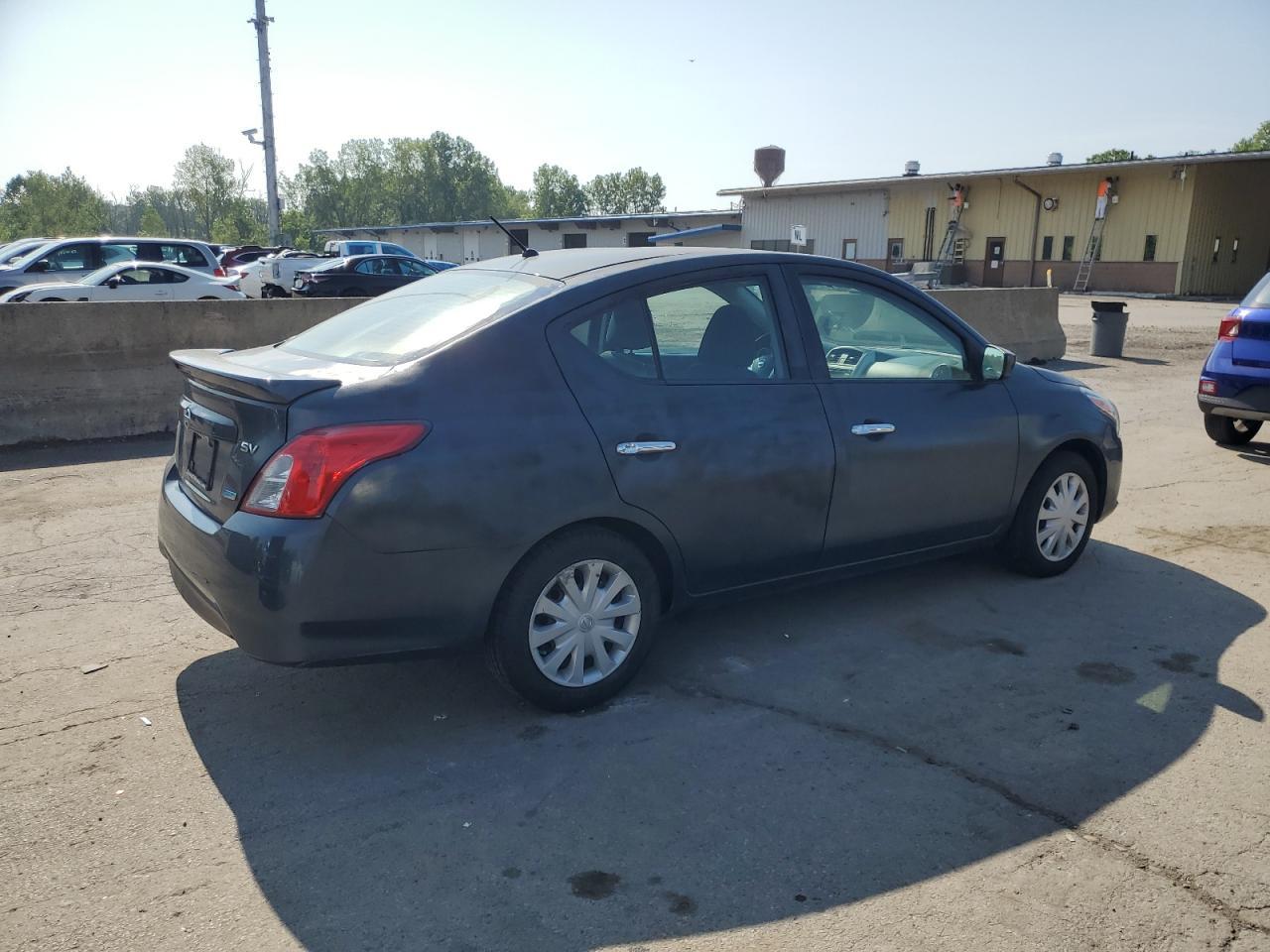 2015 Nissan Versa S - Фото 3