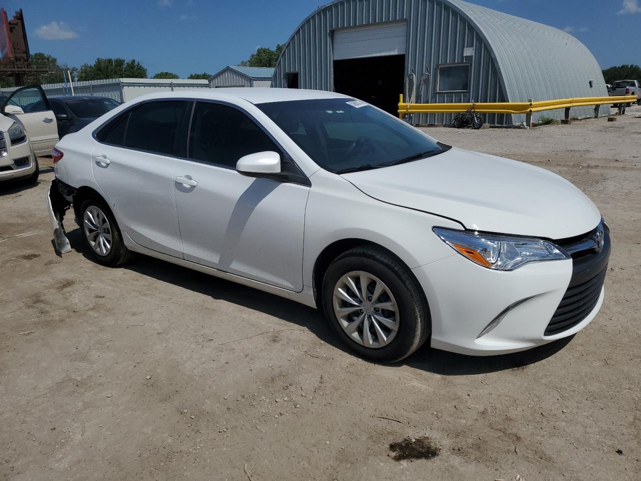 2017 Toyota Camry Le - Фото 4