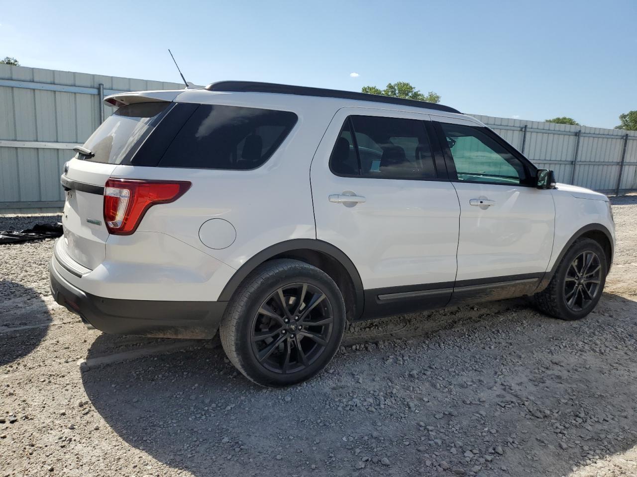 2019 Ford Explorer Xlt - Фото 3