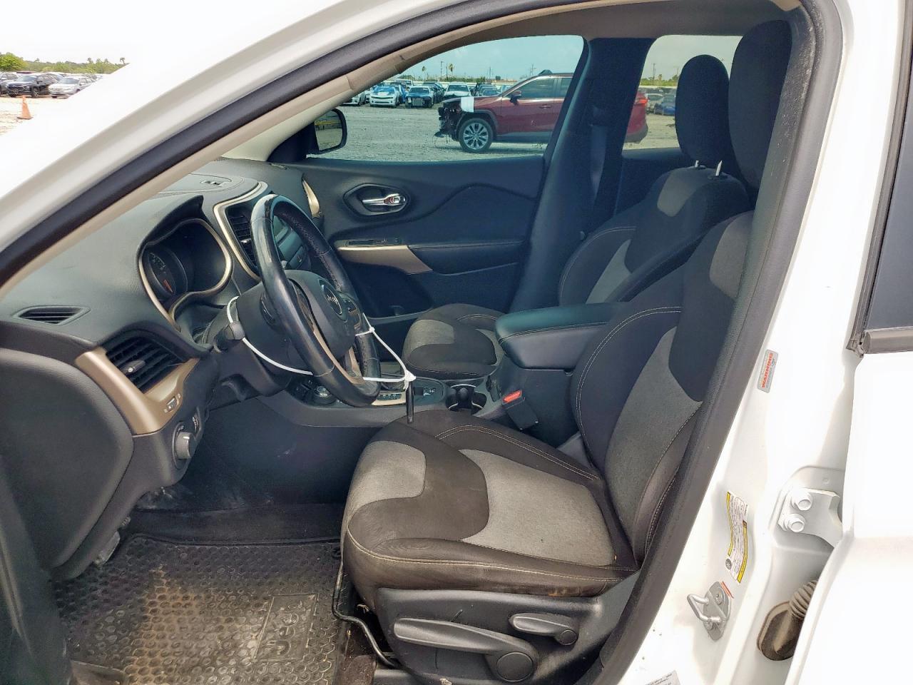 2017 Jeep Cherokee Sport - Image 7