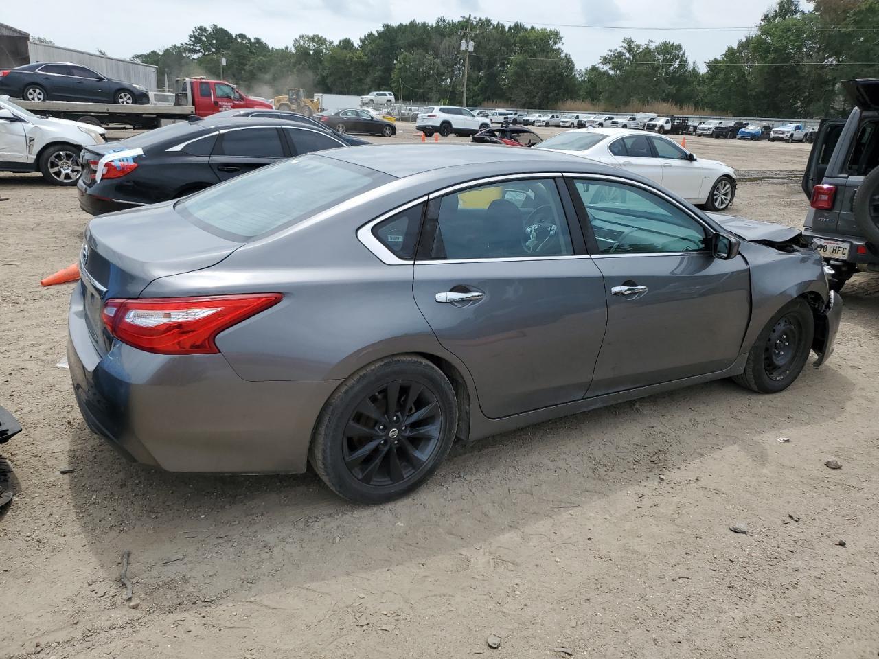 2017 Nissan Altima 2.5 - Image 3