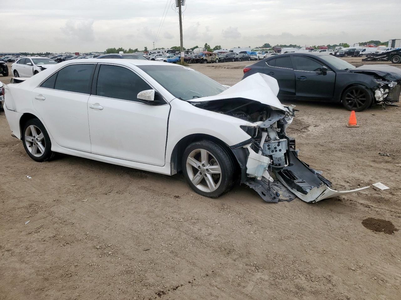 2014 Toyota Camry L - Image 4
