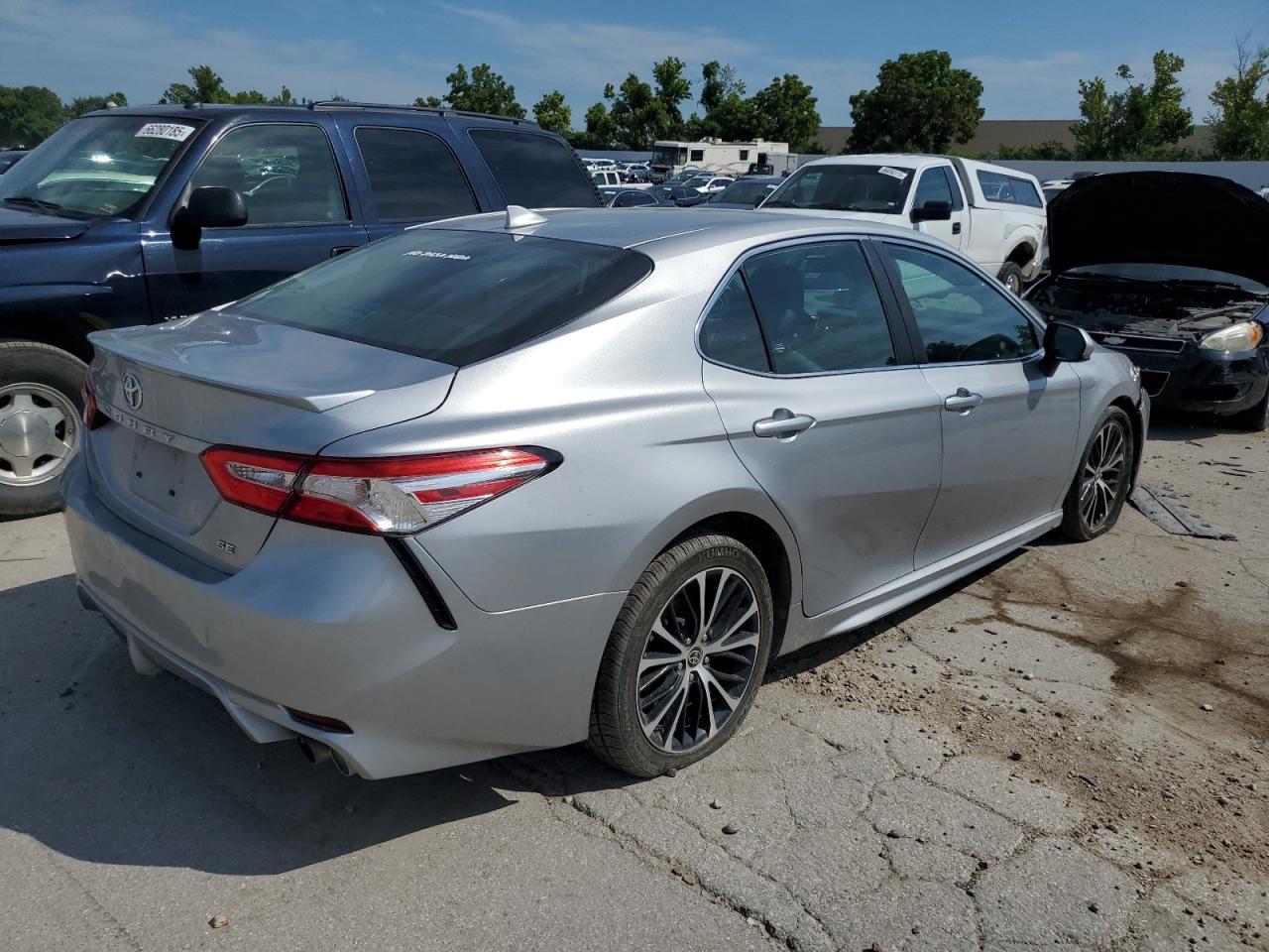 2020 Toyota Camry Se - Image 3