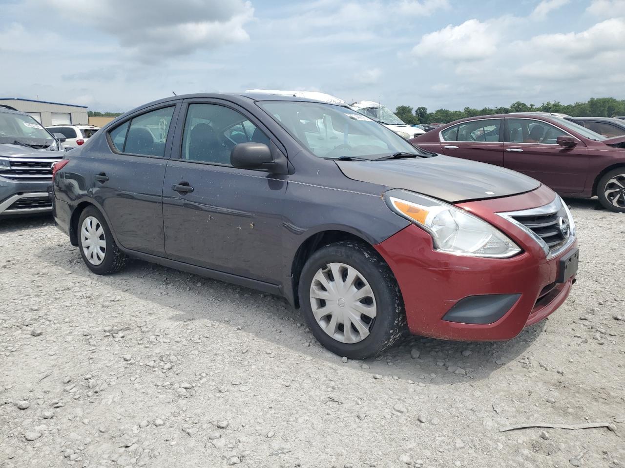 2015 Nissan Versa S - Фото 4