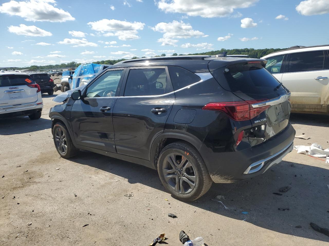 2023 Kia Seltos S - Image 2