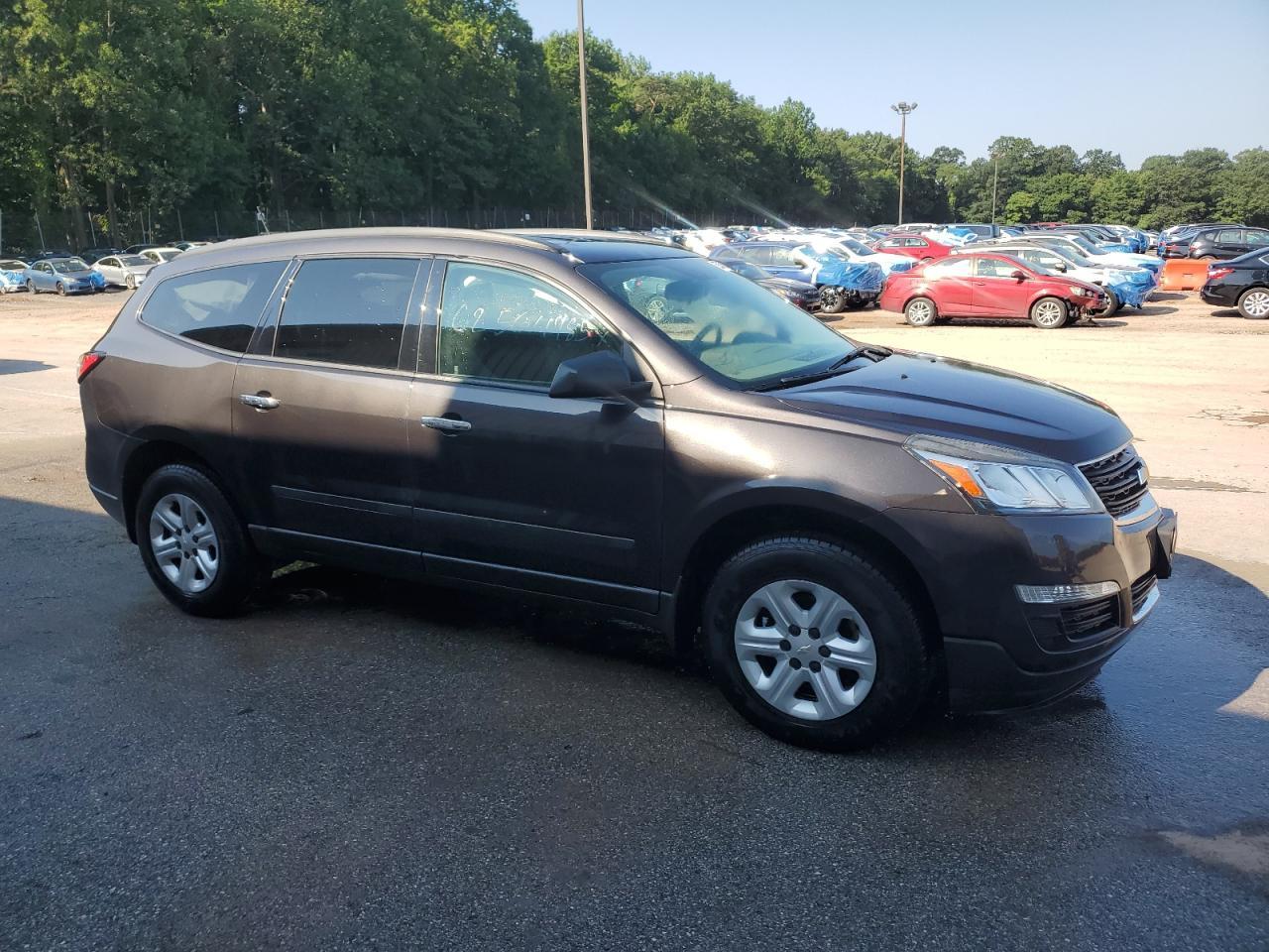 2017 Chevrolet Traverse Ls - Фото 4
