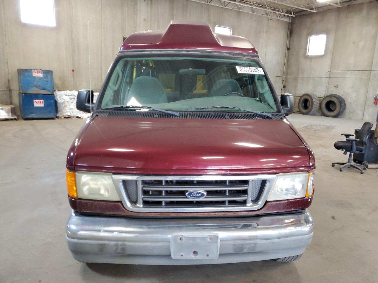 2004 Ford Econoline E350 Super Duty Wagon - Image 5