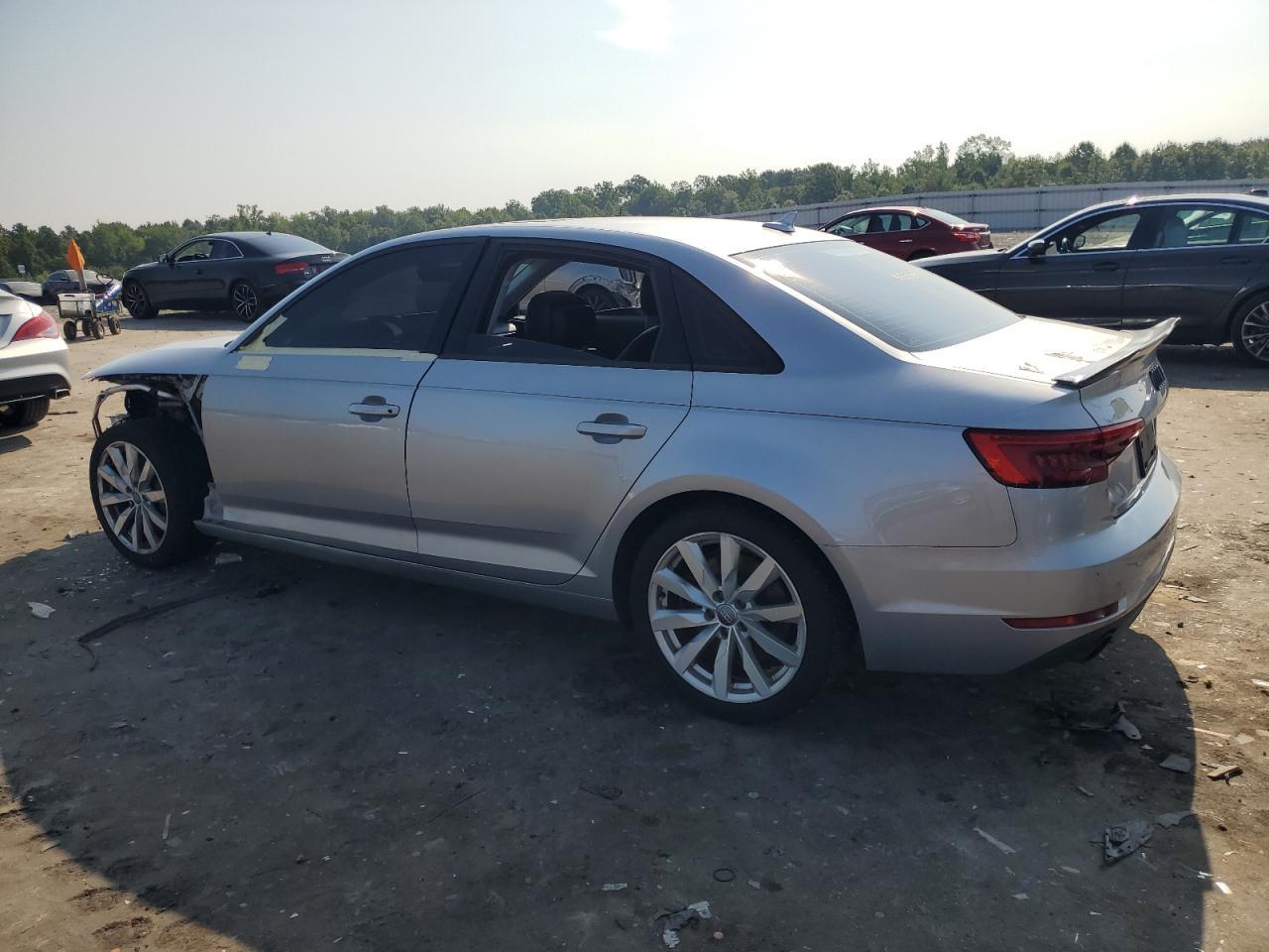 2017 Audi A4 Premium - Фото 2