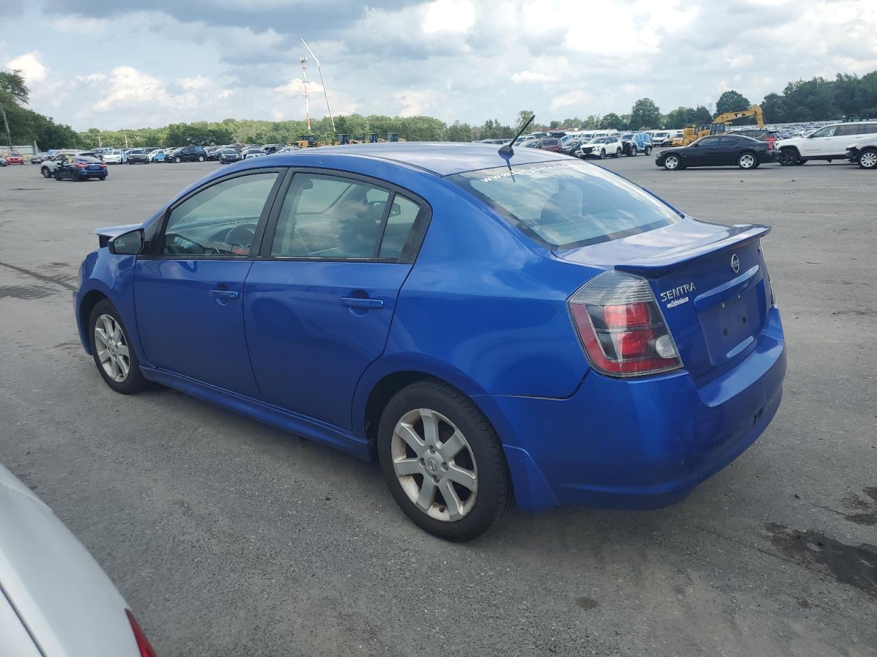 2010 Nissan Sentra 2.0 - Фото 2