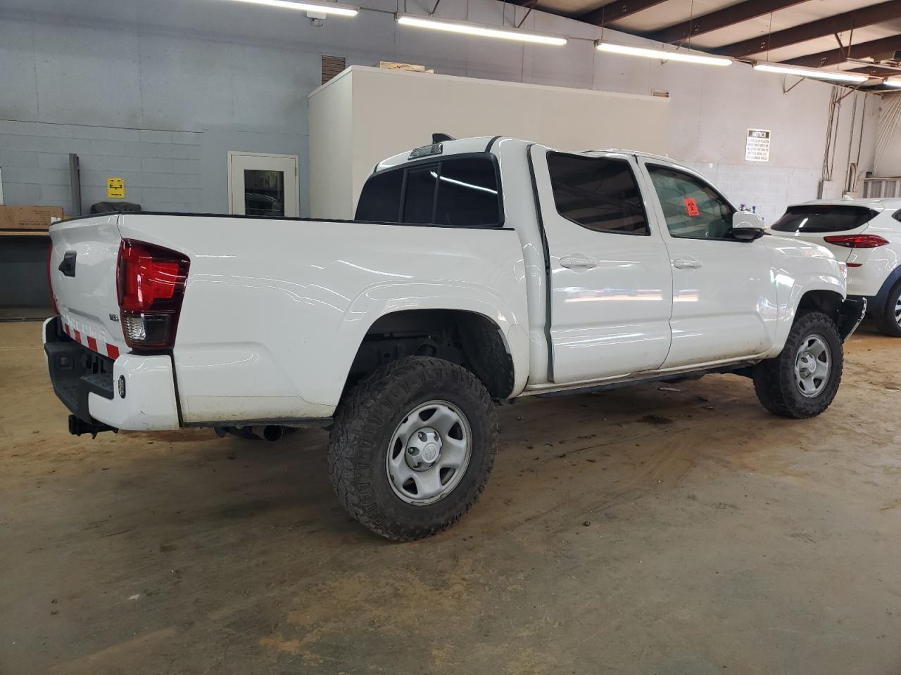 2022 Toyota Tacoma Double Cab 3.5L Sr - Фото 3