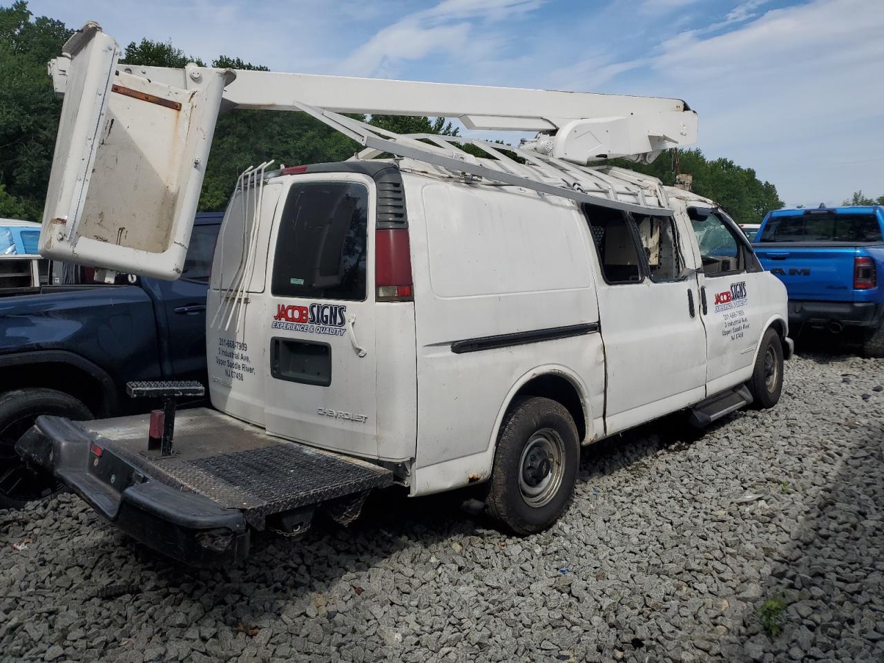 2000 Chevrolet Express 3500 Utility / Service Van - Image 4