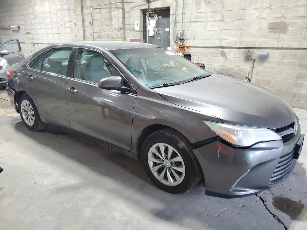 2015 Toyota Camry Le - Фото 4