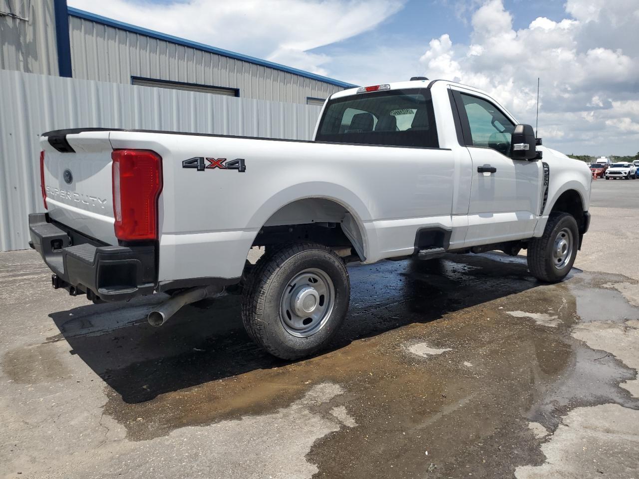 2024 Ford F250 Super Duty - Фото 3