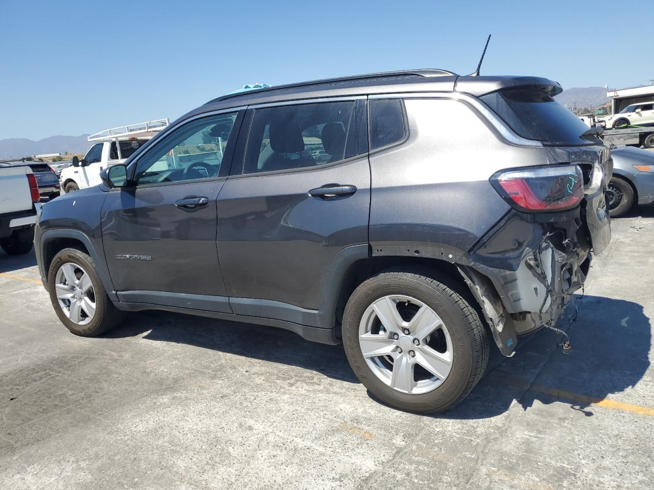 2022 Jeep Compass Latitude - Фото 2