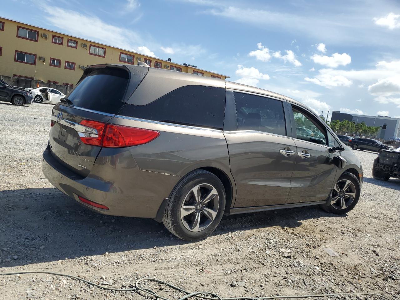 2019 Honda Odyssey Touring - Image 3