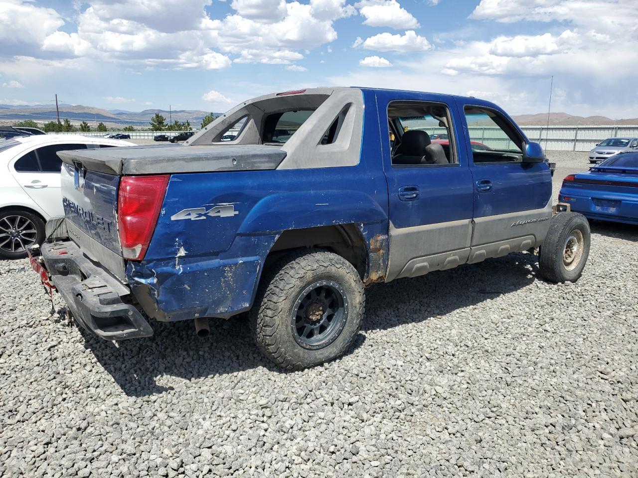 2004 Chevrolet Avalanche K2500 - Image 3
