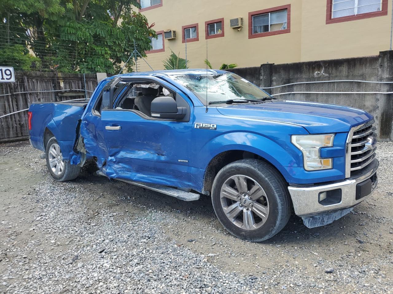 2016 Ford F150 Super Cab - Image 4