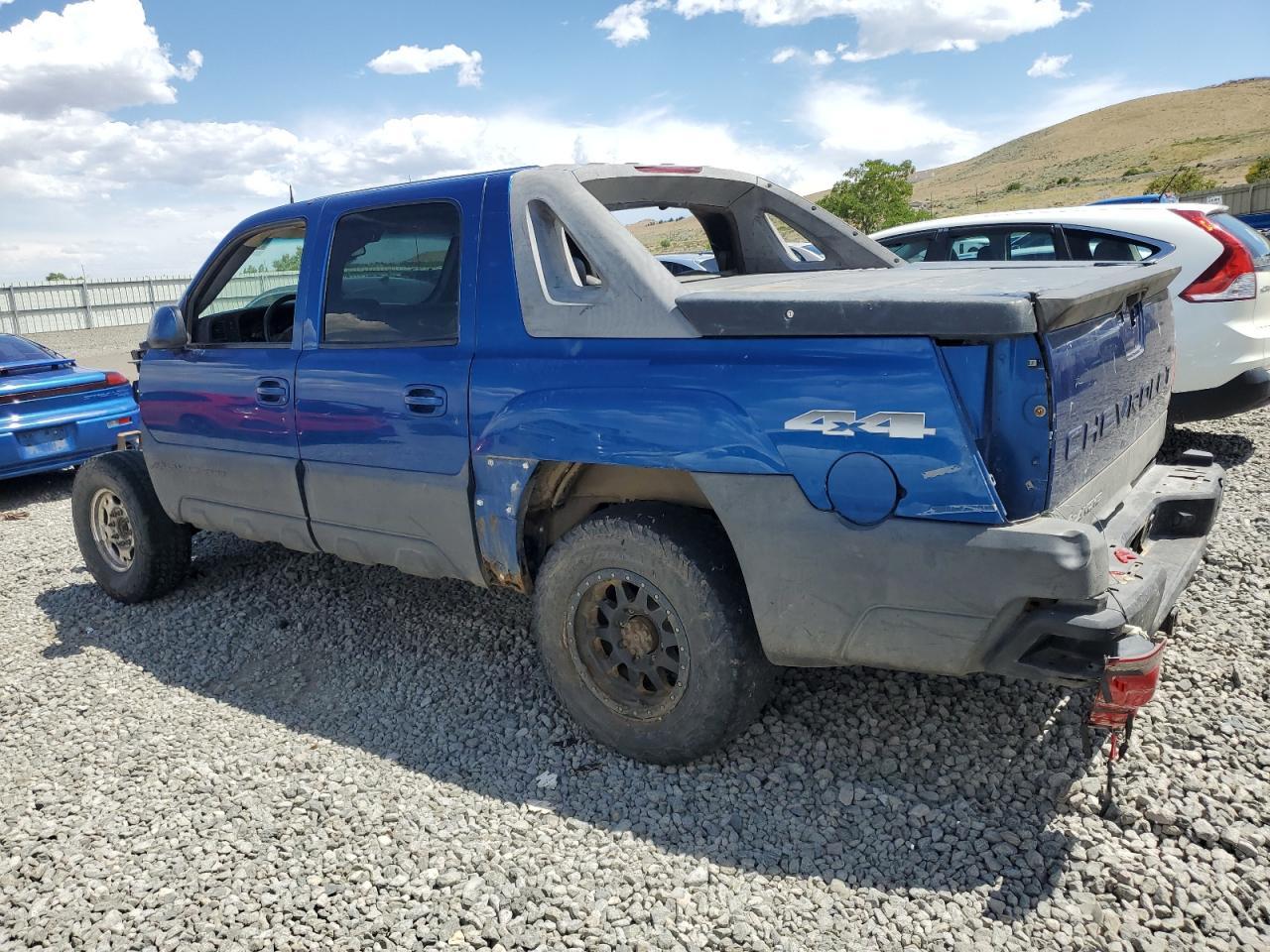 2004 Chevrolet Avalanche K2500 - Image 2