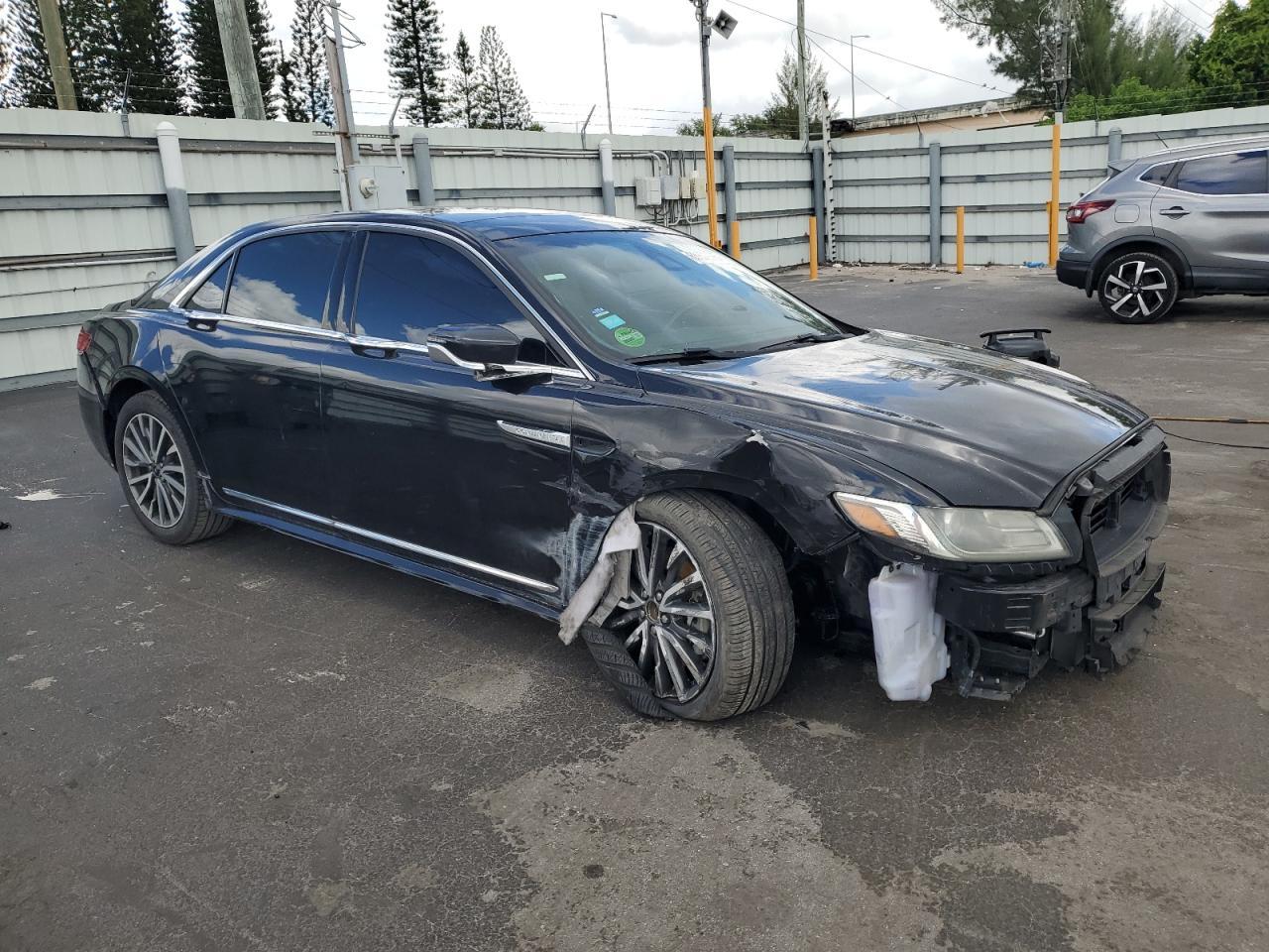 2019 Lincoln Continental Select - Фото 4