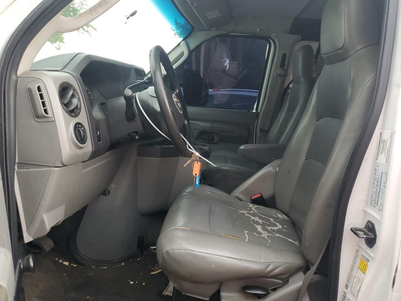 2010 Ford Econoline E250 Van - Фото 7