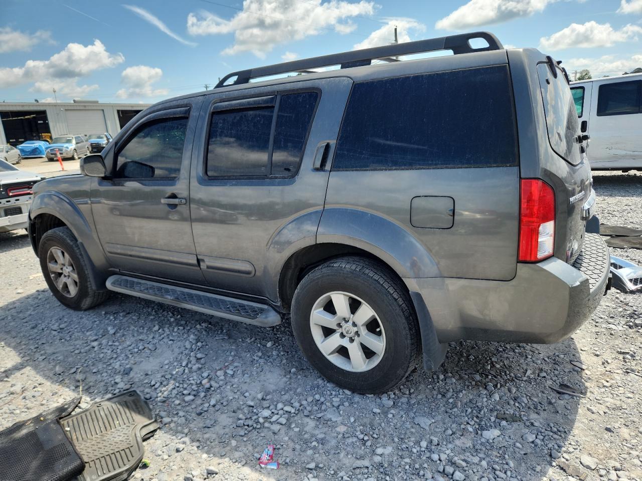 2008 Nissan Pathfinder S S - Image 2