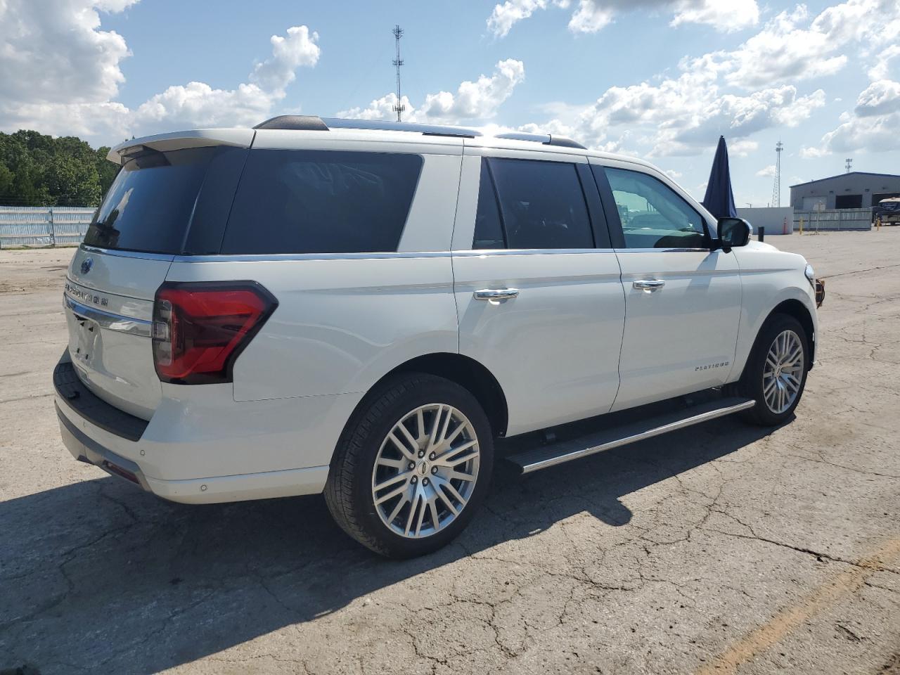 2024 Ford Expedition Platinum - Image 3
