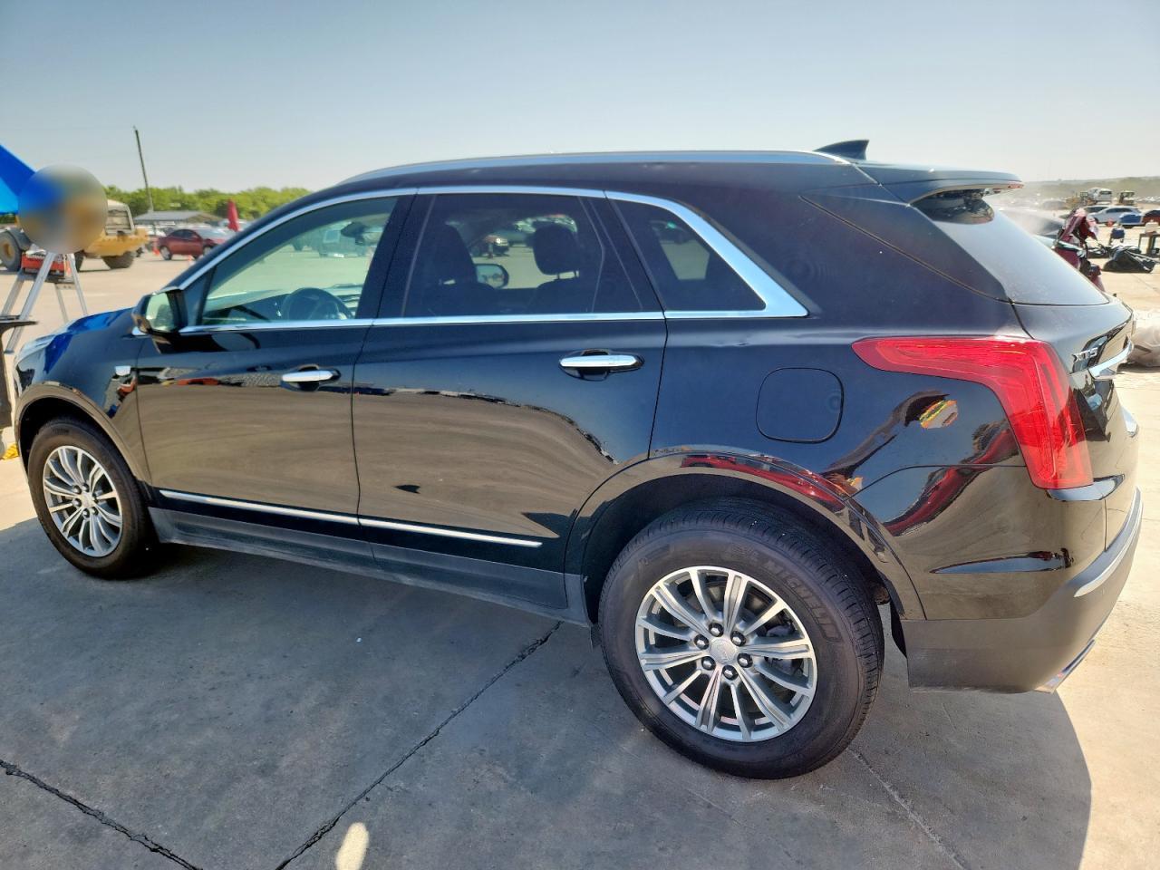 2017 Cadillac Xt5 Luxury - Image 2