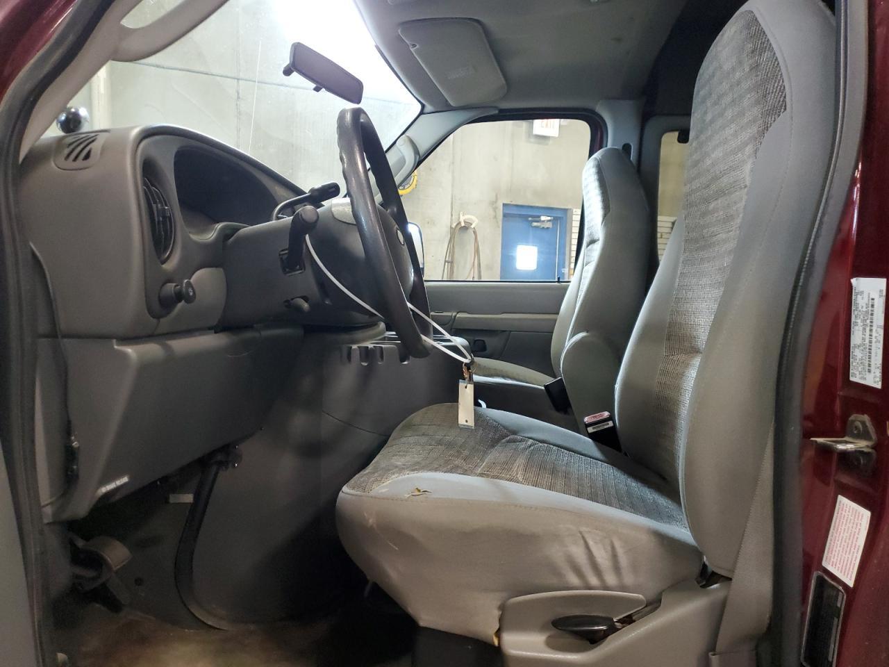 2004 Ford Econoline E350 Super Duty Wagon - Image 7