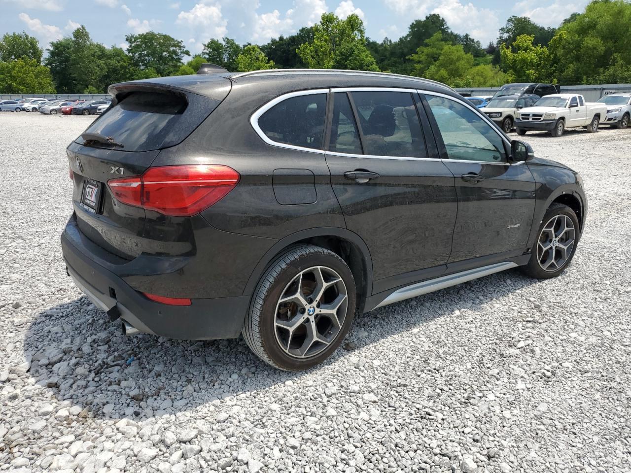2017 BMW X1 xDrive28I - Фото 3