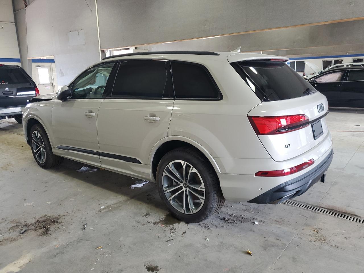 2025 Audi Q7 Premium Plus - Фото 2
