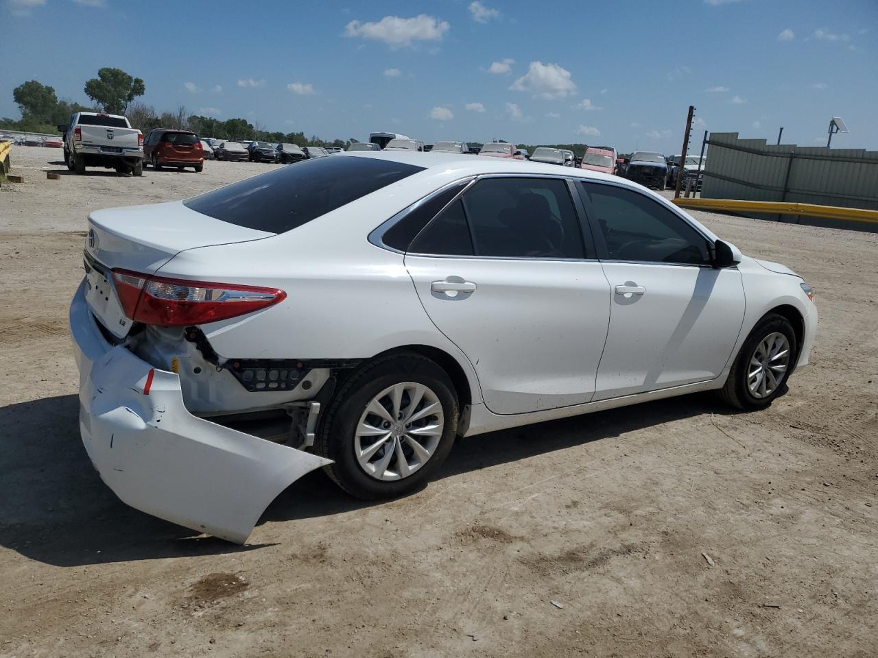 2017 Toyota Camry Le - Фото 3