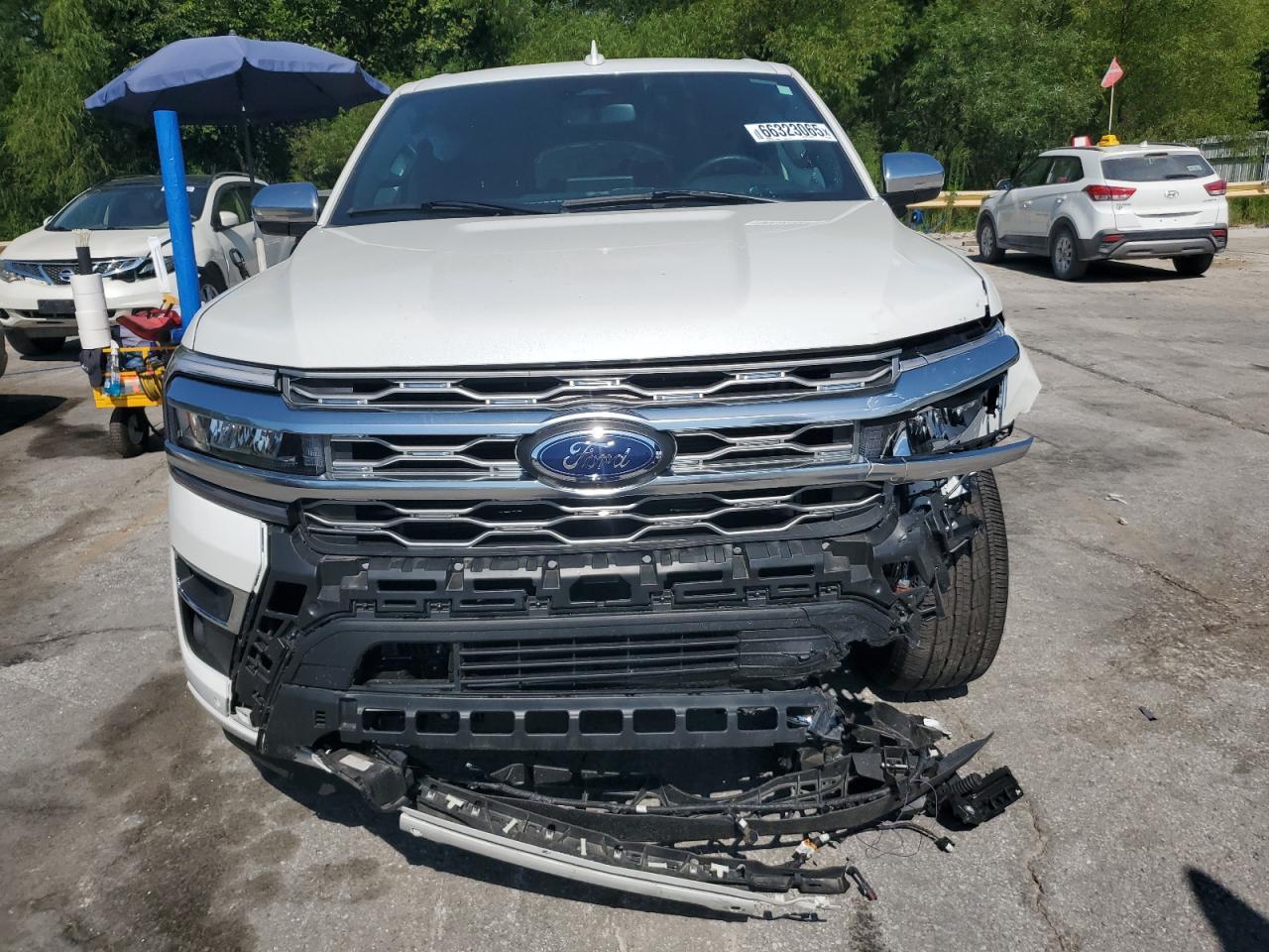 2024 Ford Expedition Platinum - Image 5