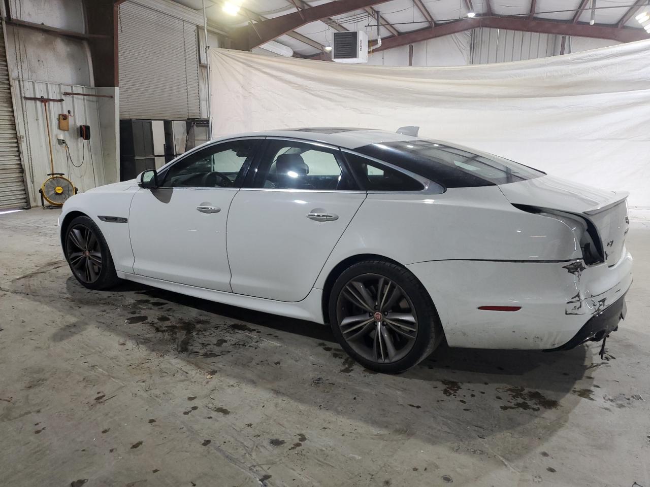 2016 Jaguar Xj Supercharged - Image 2