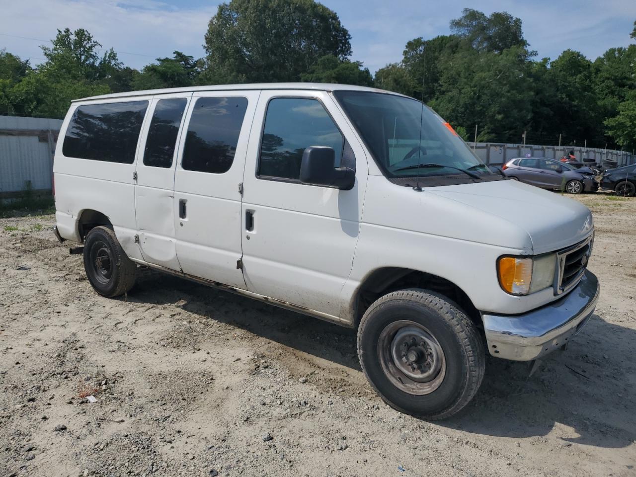 2007 Ford Econoline E350 Super Duty Wagon - Image 4