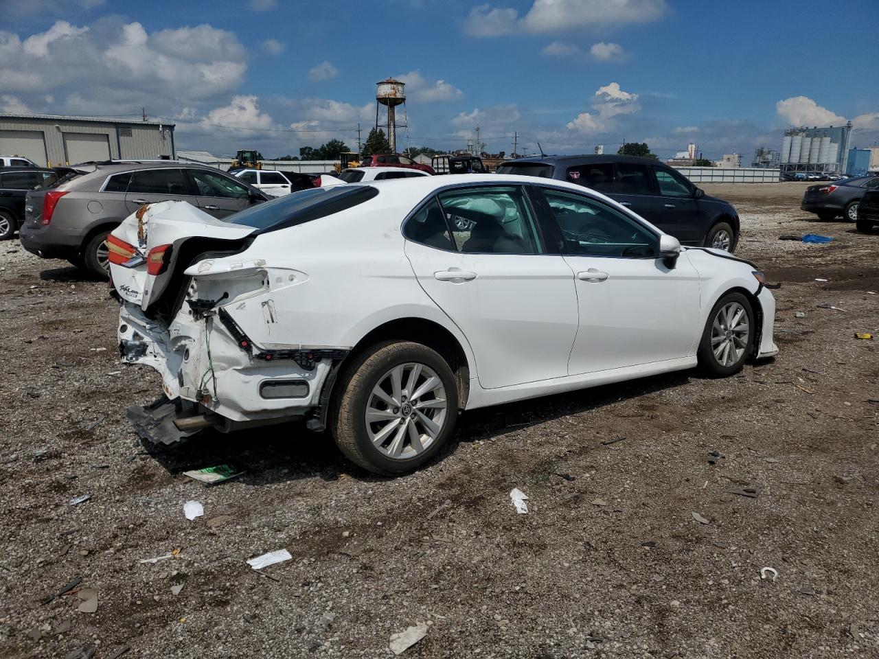 2023 Toyota Camry Le - Фото 3