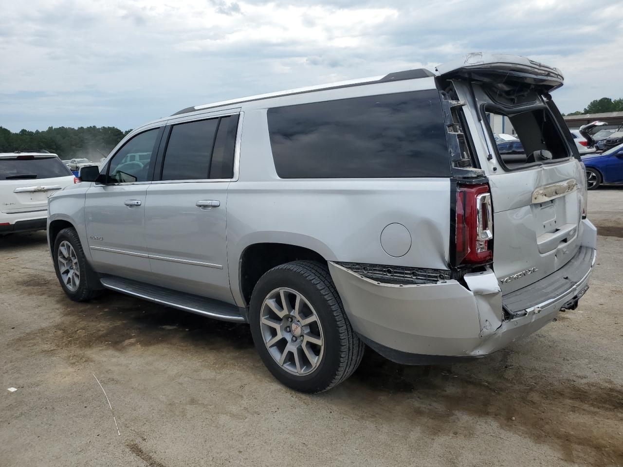 2016 GMC Yukon Xl Denali - Image 2