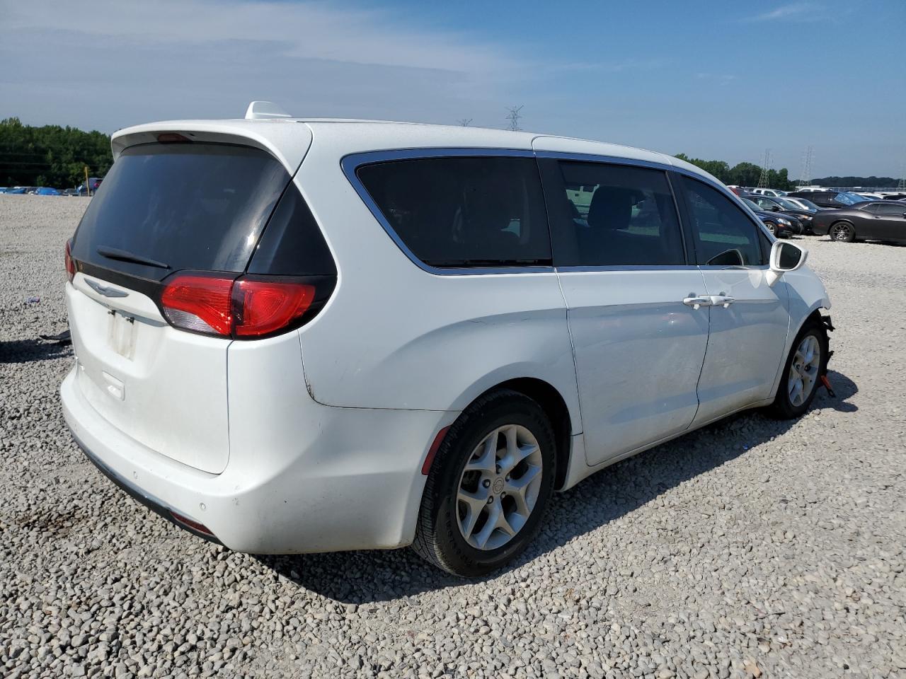 2018 Chrysler Pacifica Touring Plus - Image 3