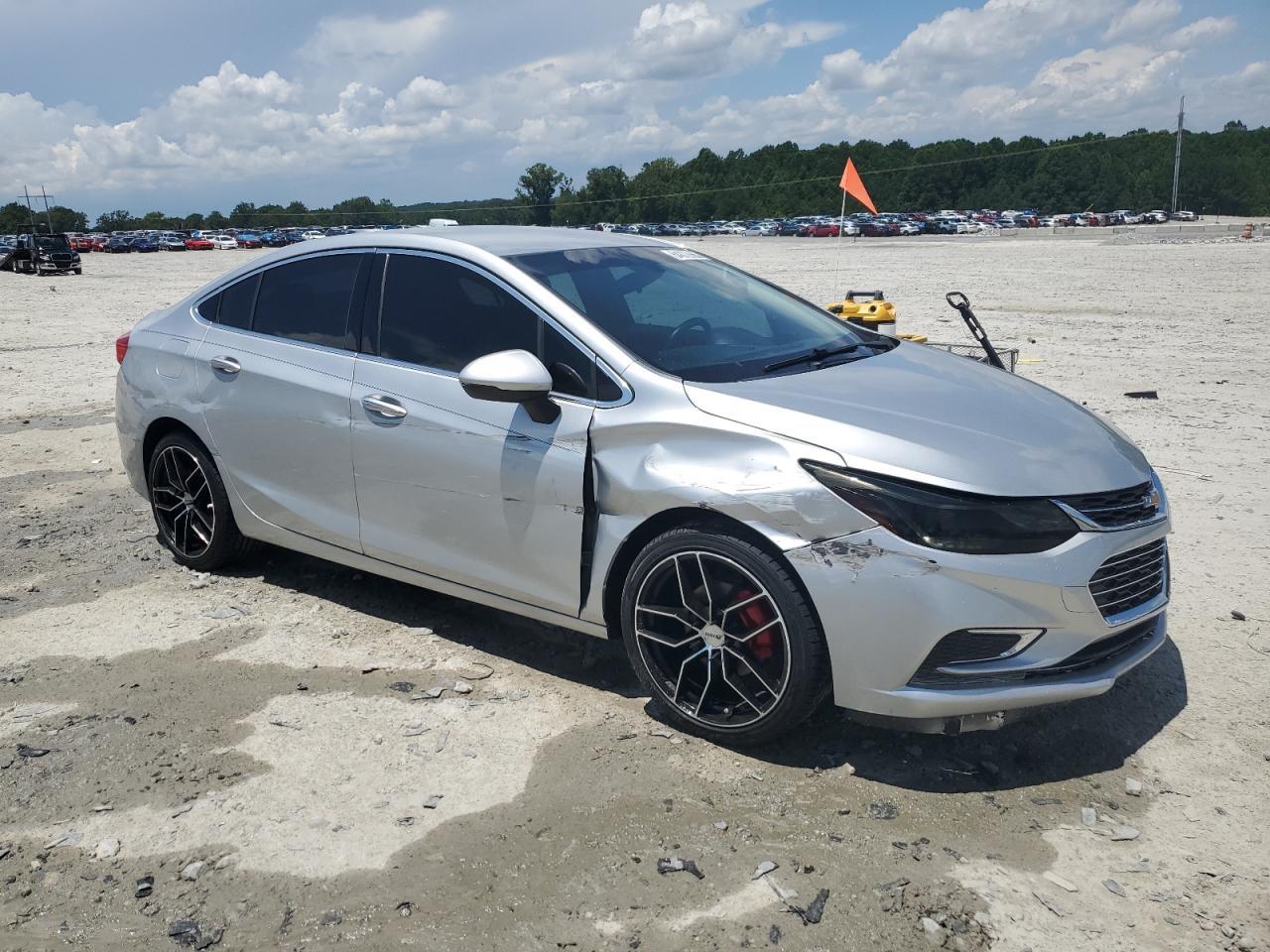 2016 Chevrolet Cruze Premier - Image 4