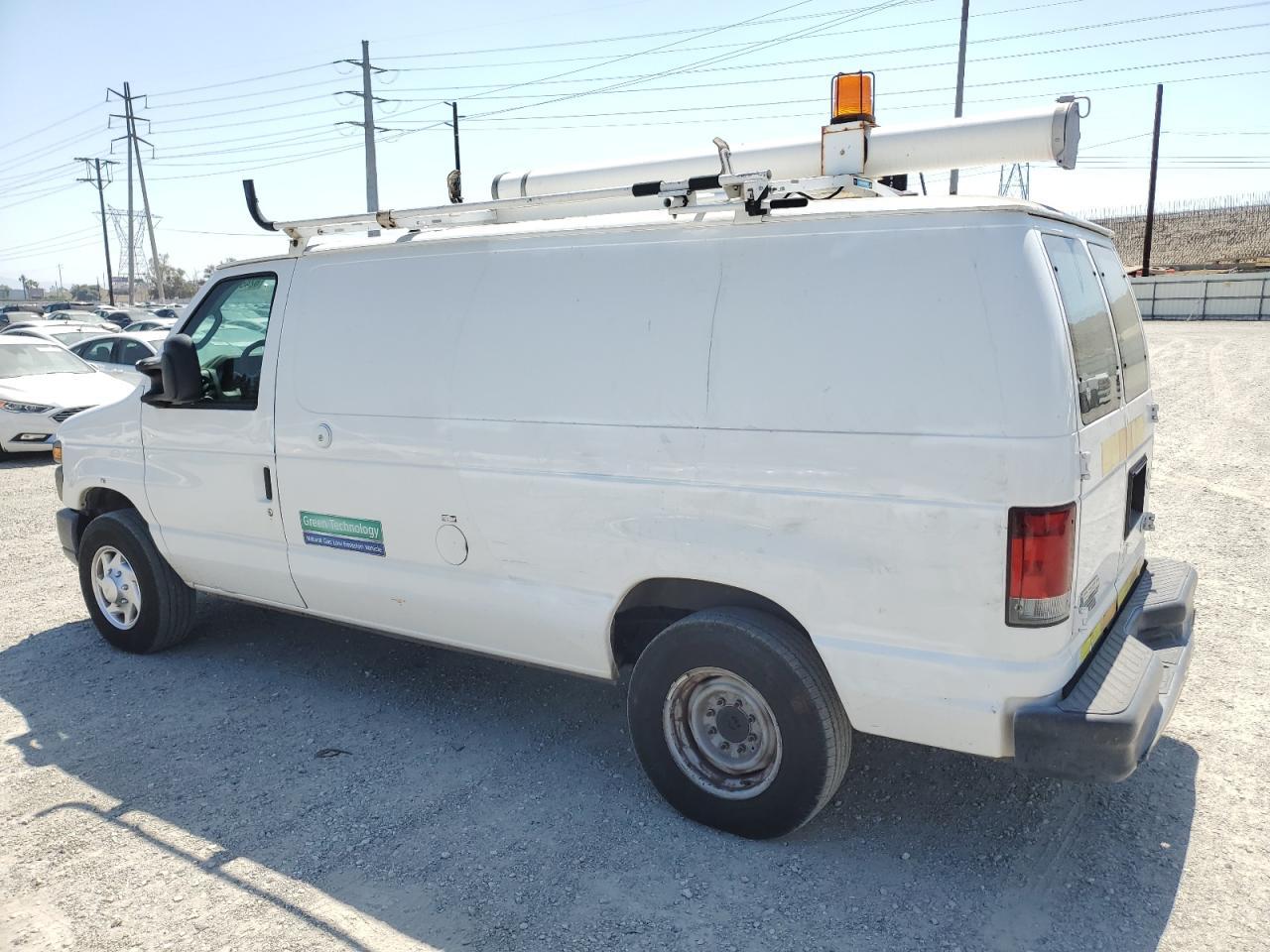 2011 Ford Econoline E250 Van - Фото 2