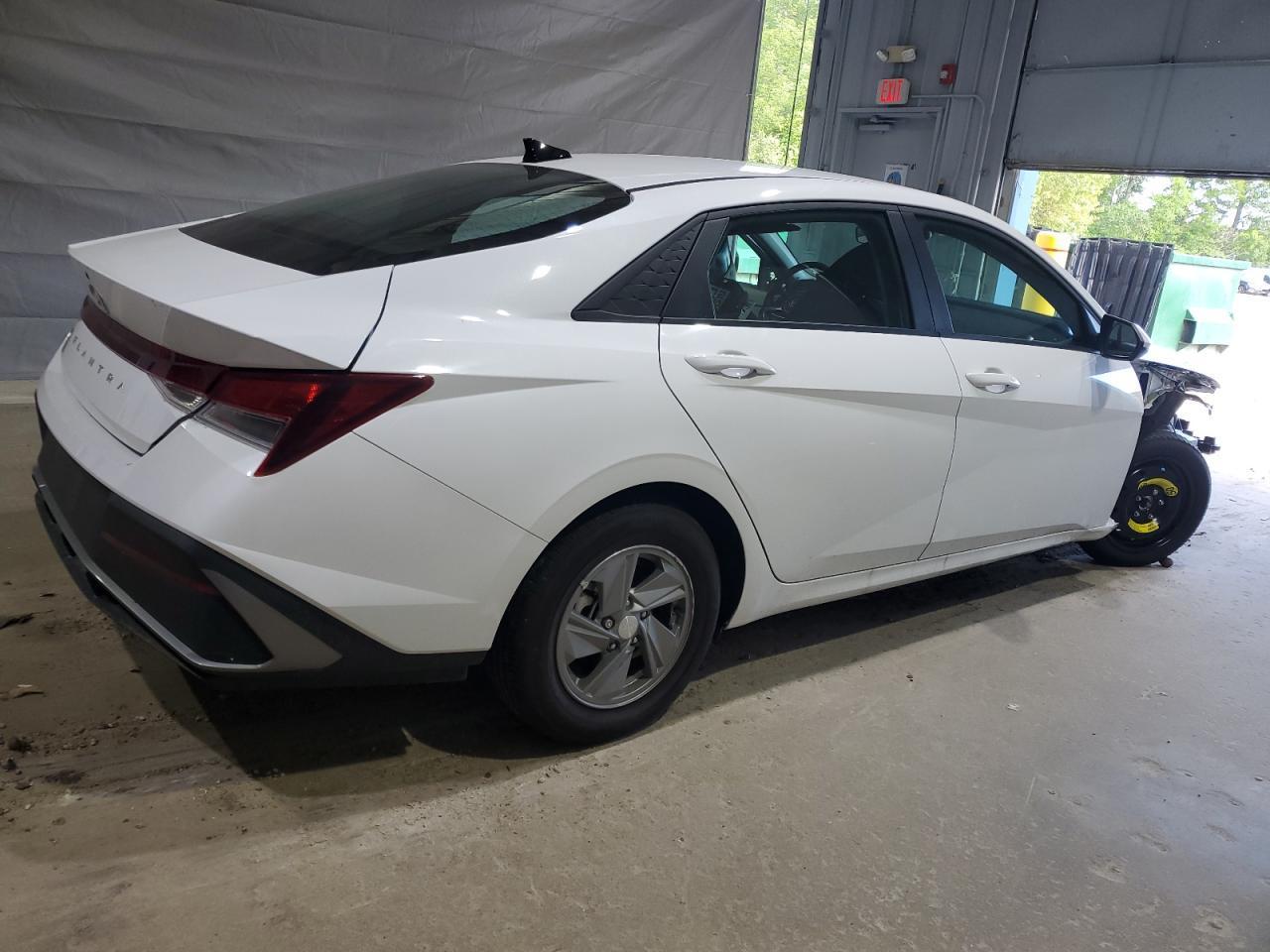2025 Hyundai Elantra Se - Image 3
