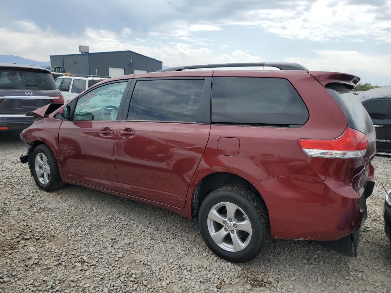 2013 Toyota Sienna Le - Фото 2
