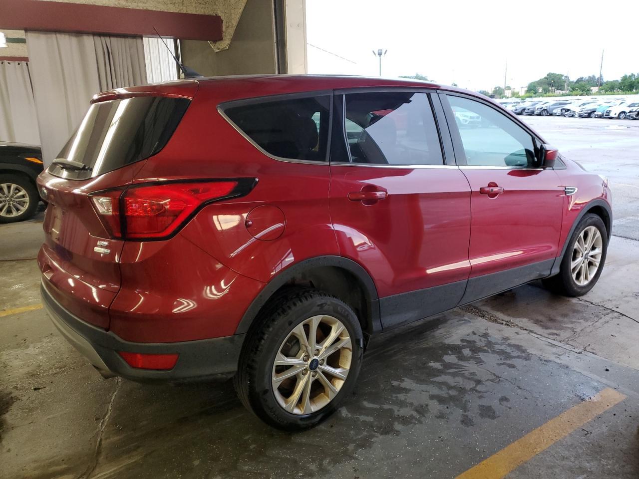 2019 Ford Escape Se - Фото 3