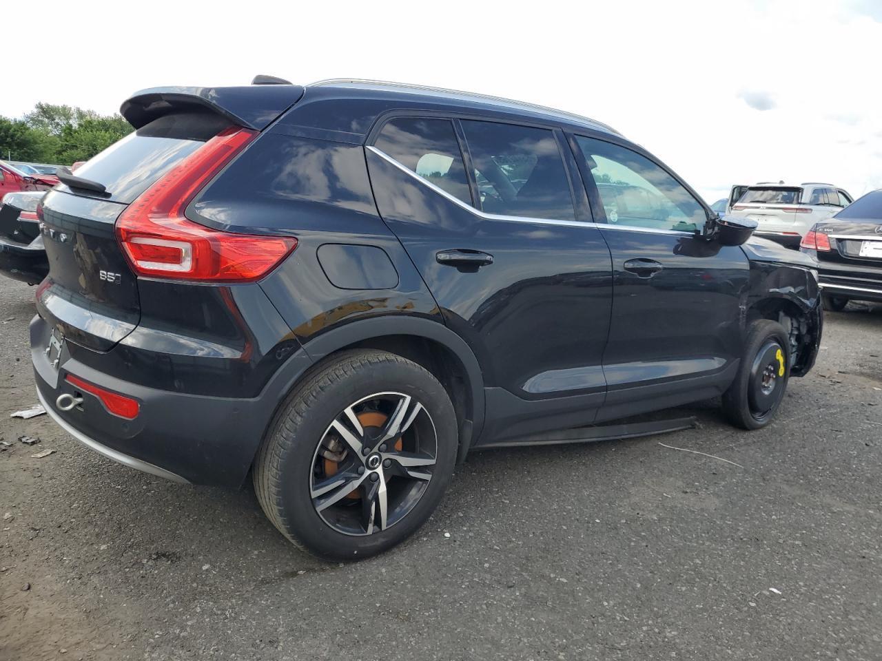 2023 Volvo Xc40 Plus - Image 3